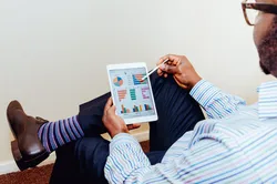 Managers Business Leaders Use Data To Drive Decision Making To Better Employees Experience And Engagement
